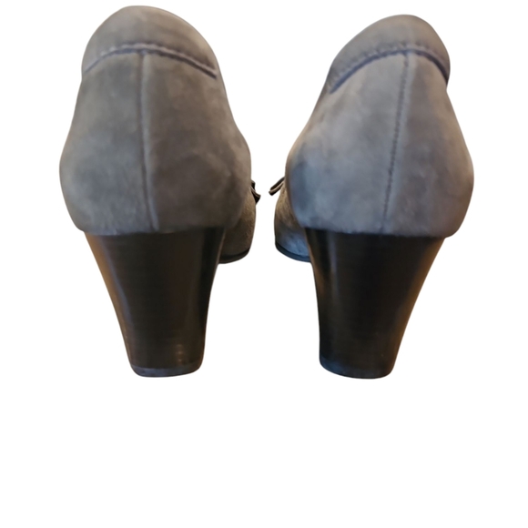 Ecco SZ 8.5 Sage Gray Suede Closed Toe Slip On Pumps Bow Accent 2.5" Heel - Picture 3 of 9